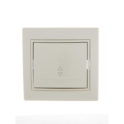 Переключатель проходной 1-кл. СП Mira 10А IP20 со вставкой крем. LEZARD 701-0303-105 Переключатель проходной 1-кл. СП Mira 10А IP20 со вставкой крем. LEZARD 701-0303-105