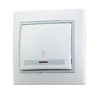 Переключатель проходной 1-кл. СП Mira 10А с подсветкой с сер. вставкой бел. LEZARD 701-0215-114 Переключатель проходной 1-кл. СП Mira 10А с подсветкой с сер. вставкой бел. LEZARD 701-0215-114