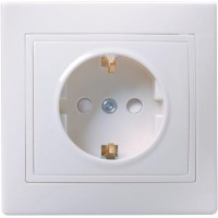 Розетка 1-м СП Кварта РСш10-3-КБ 16А IP20 с заземл. защ. шторки бел. IEK ERK11-K01-16-DM Розетка 1-м СП Кварта РСш10-3-КБ 16А IP20 с заземл. защ. шторки бел. IEK ERK11-K01-16-DM