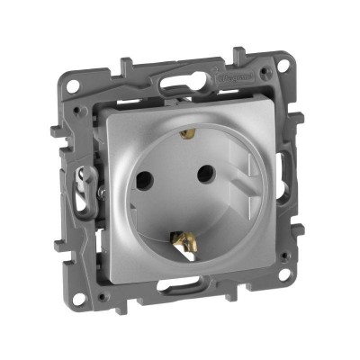Розетка 1-м СП Etika 16А IP20 250В 2P+E с заземл. немецк. стандарт винтов. клеммы механизм алюм. IEK 672421